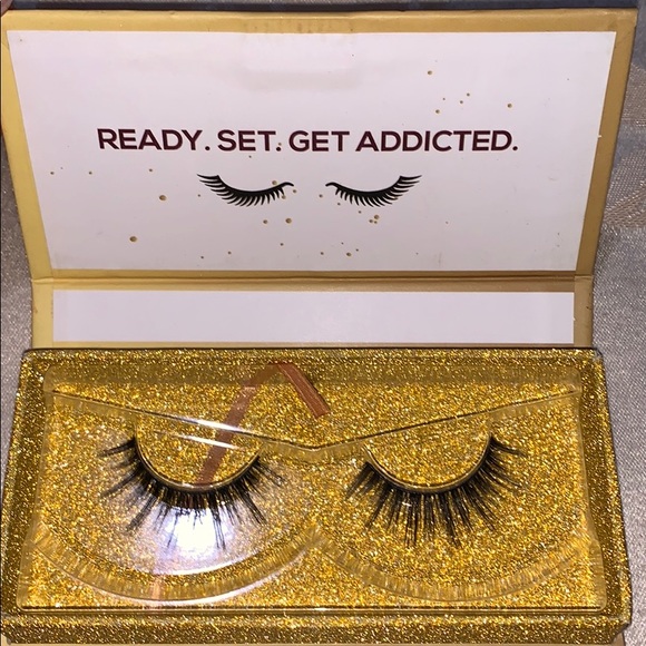 Lashes - Picture 2 of 3